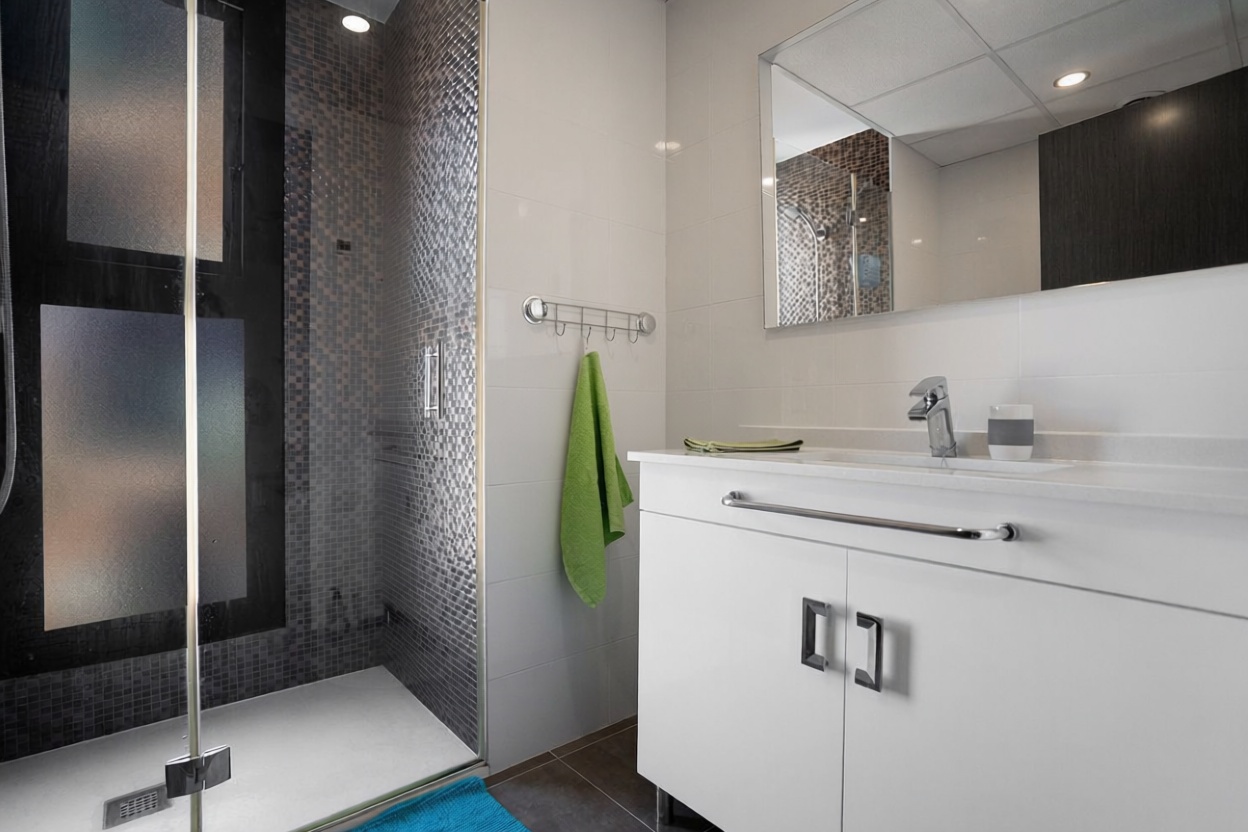 Duplex em primeira linha de praia em Torrevieja — Casa banho