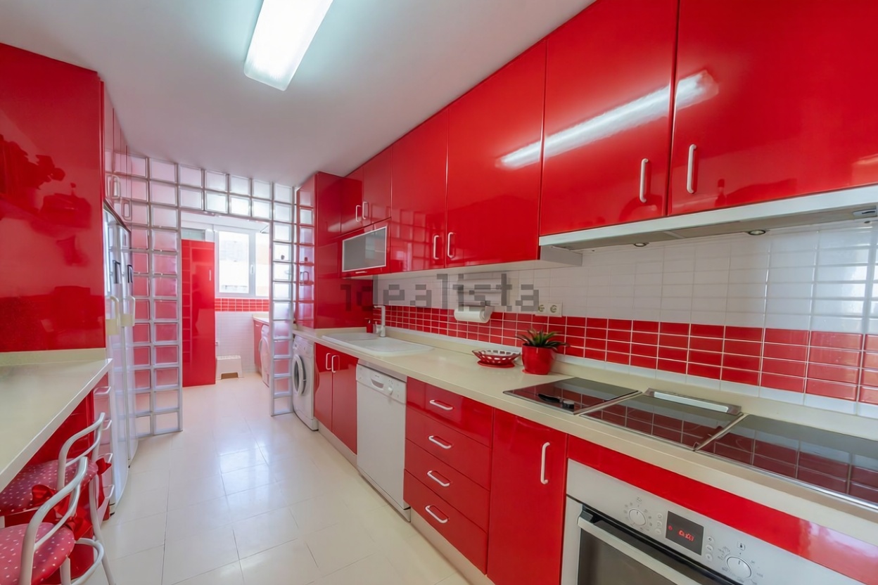 Квартира первая линия пляжа в Torrevieja — Кухня