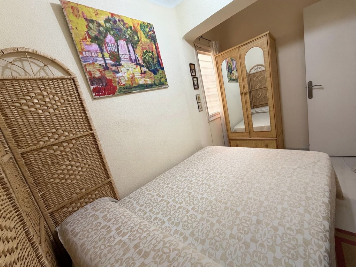 Apartamento em primeira linha de praia em Torrevieja — Quarto