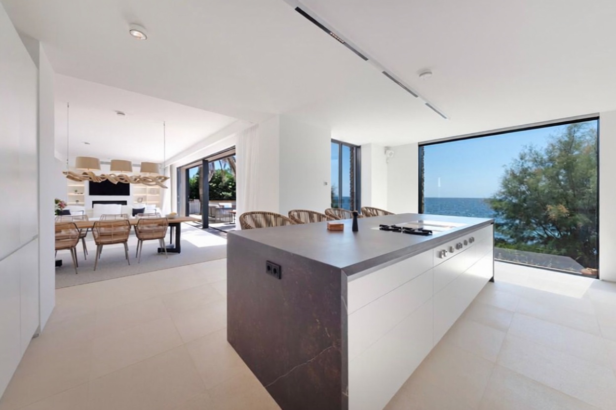 Шале на продажу с прямым выходом на пляж в Mallorca, Balears (Illes) — Кухня
