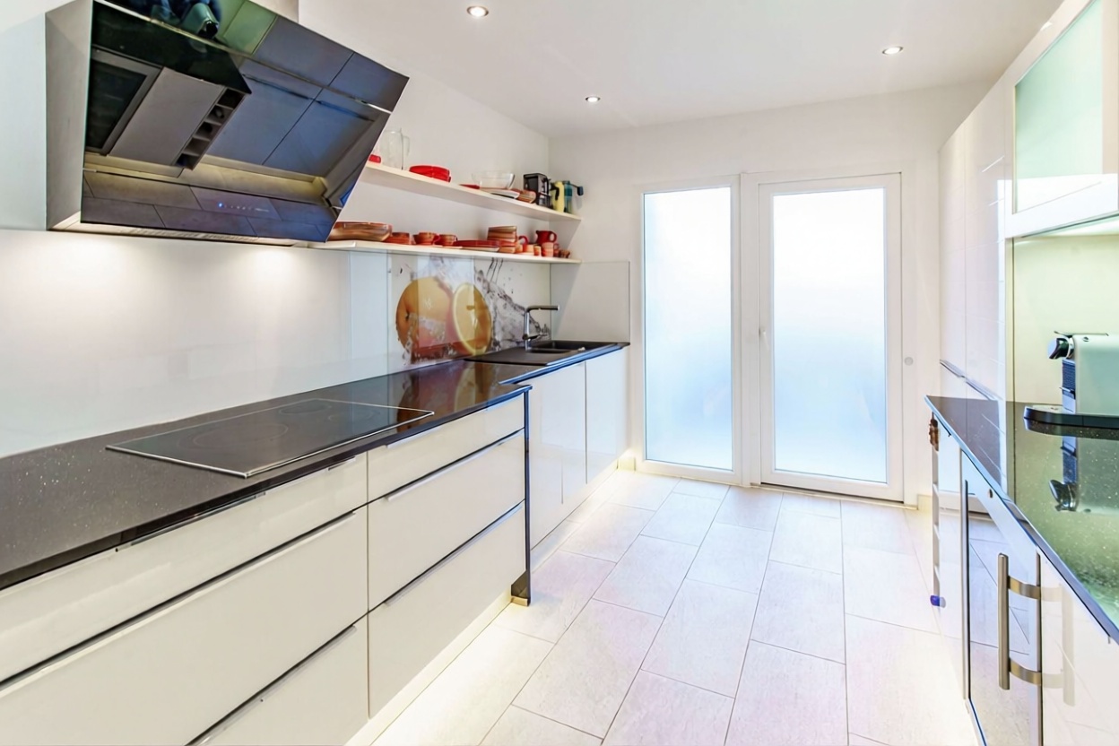 Beachfront flat in Calvià — Kitchen
