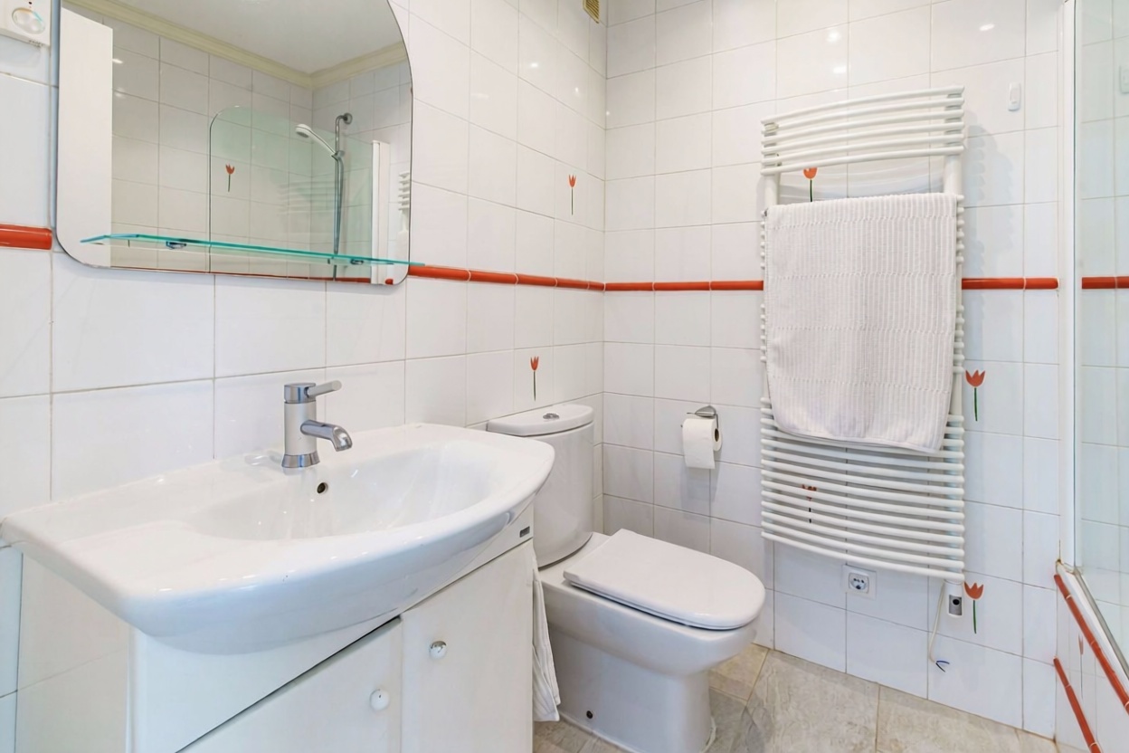 Beachfront flat in Calvià — Bathroom
