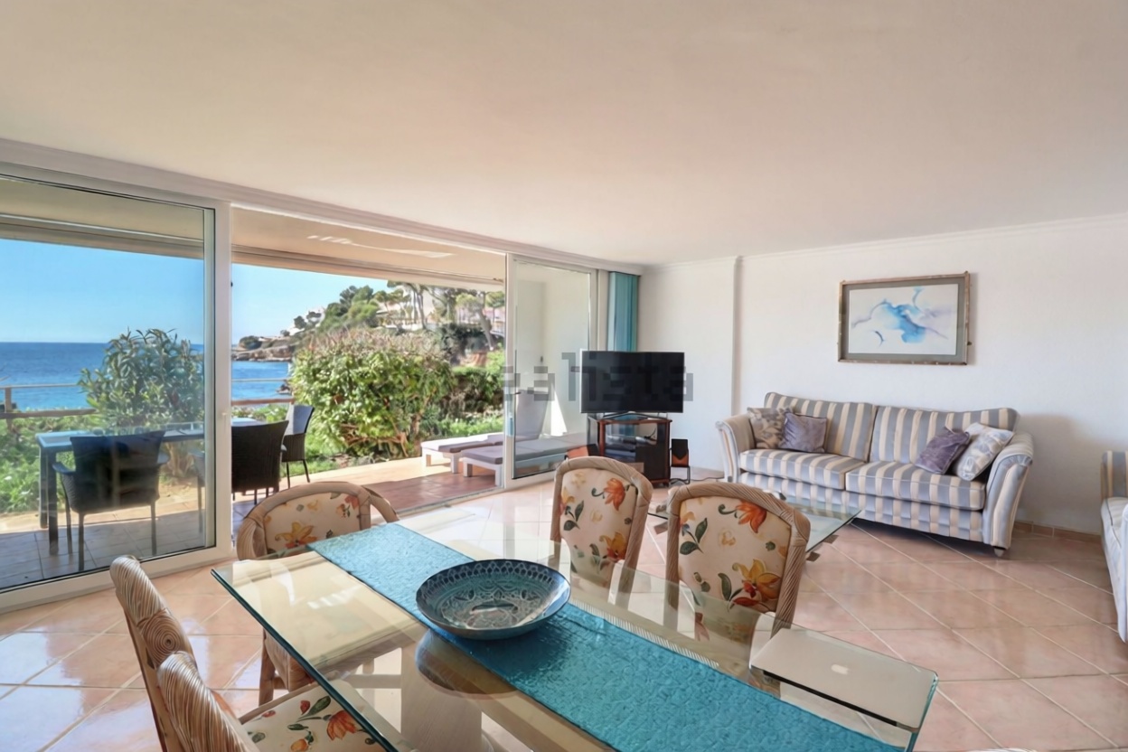 Piso en venta en primera línea de playa en Calvià