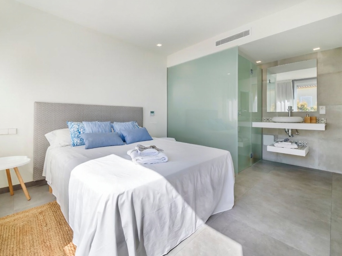 Ático en venta en primera línea de mar en Santa Margalida — Dormitorio