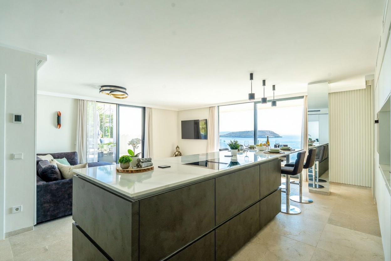 Ático à venda em primeira linha de mar em Calvià — Sala