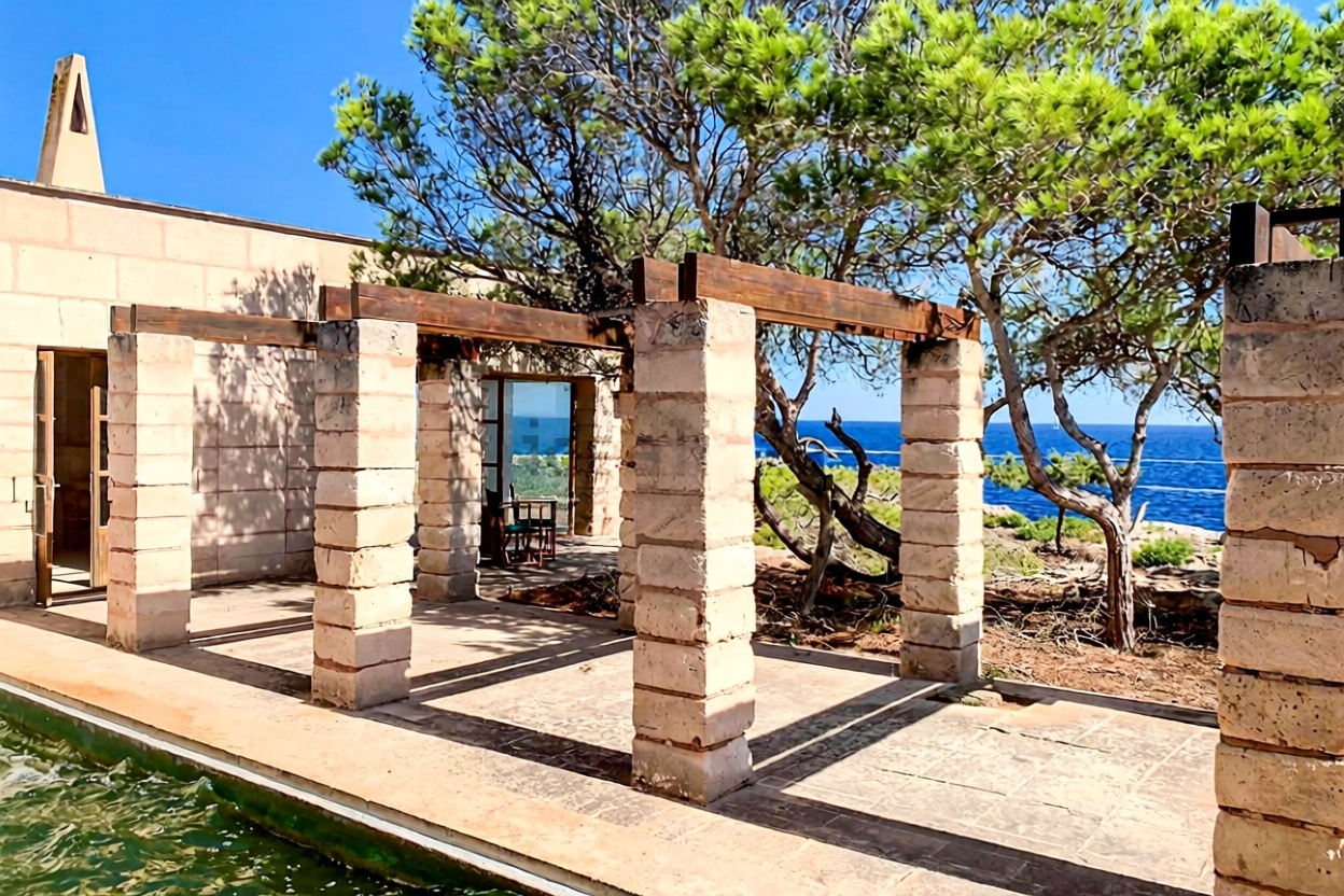 Chalet zum Verkauf mit direktem Strandzugang in Santanyí