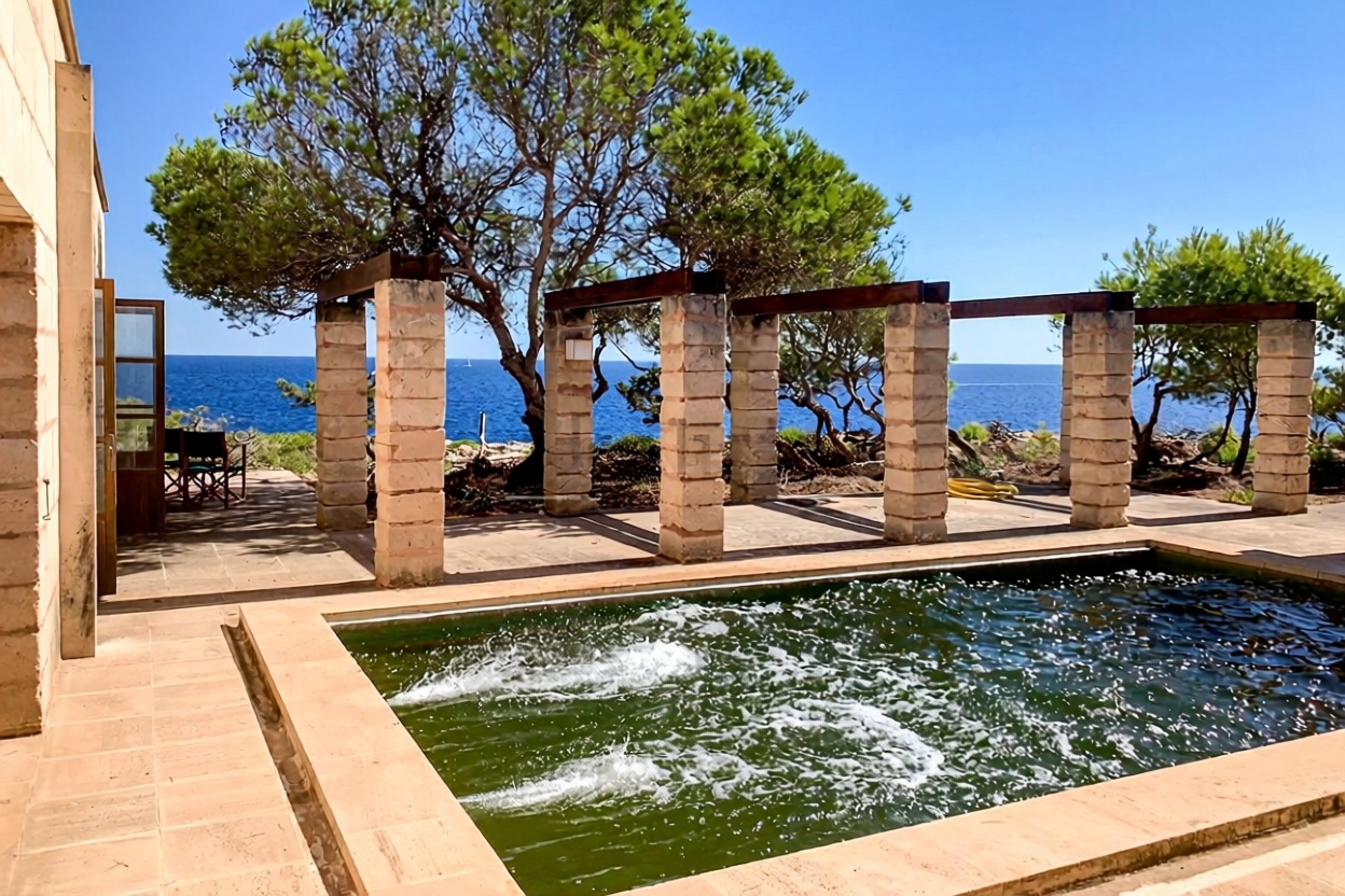 Chalé à venda com acesso direto à praia em Santanyí — Piscina