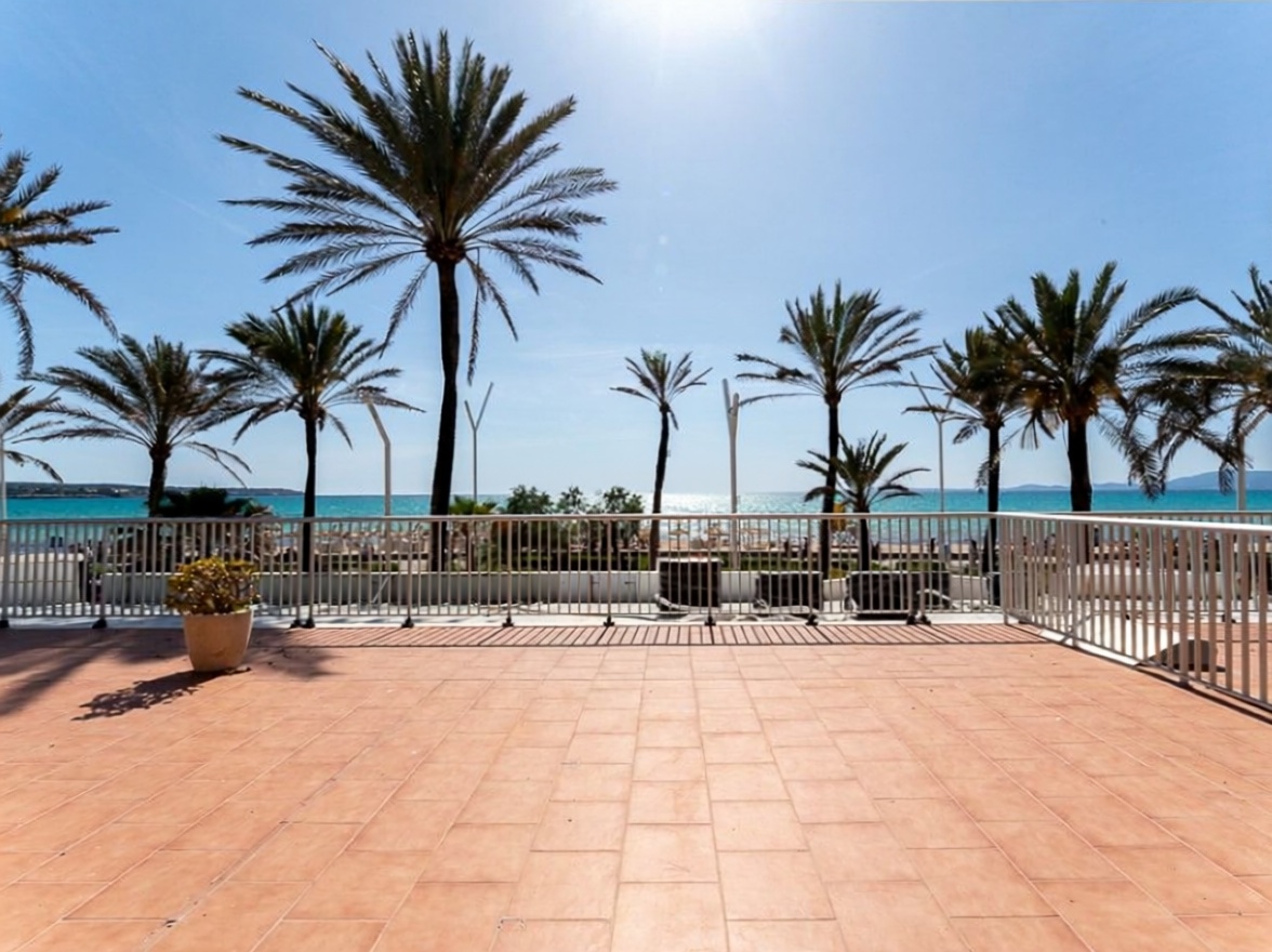 Flat for sale frontline beach in Palma de Mallorca