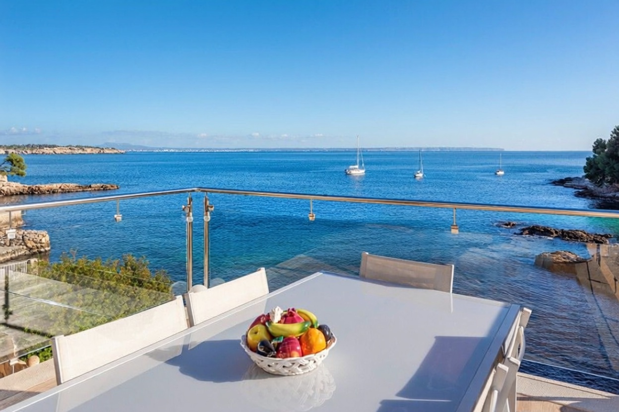 Ático en venta en primera línea de mar en Calvià
