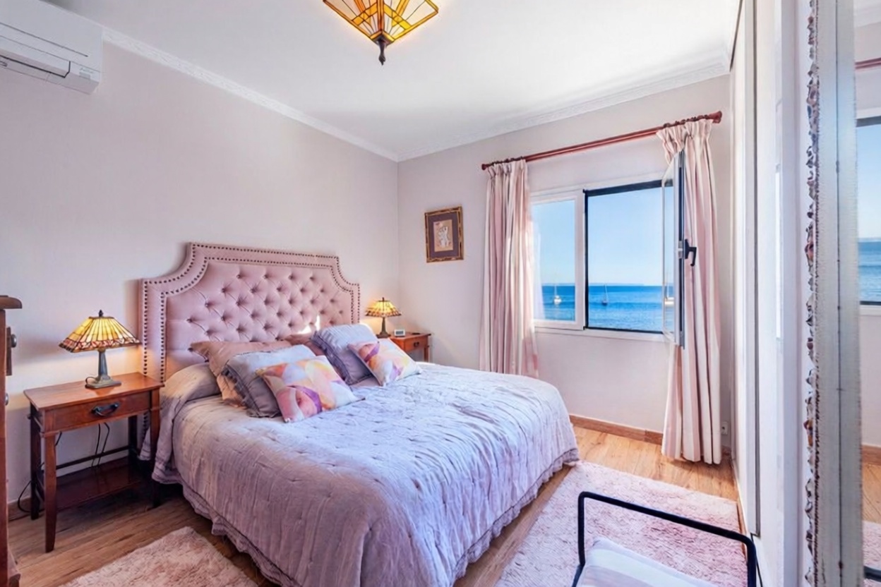 Ático en venta en primera línea de mar en Calvià — Dormitorio