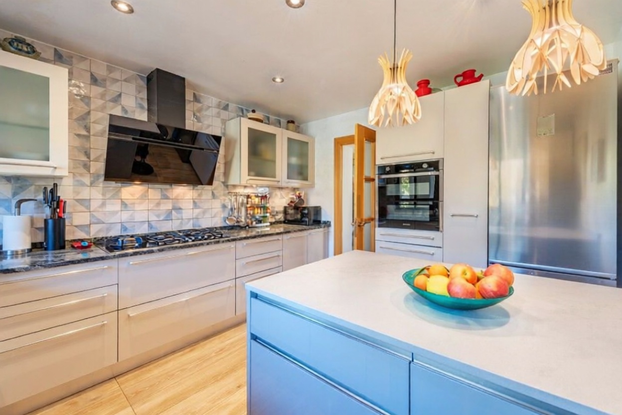 Ático en venta en primera línea de mar en Calvià — Cocina