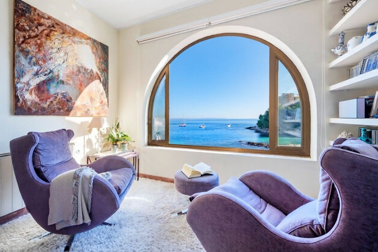 Appartement en attique en première ligne de mer à Calvià — Vue mer