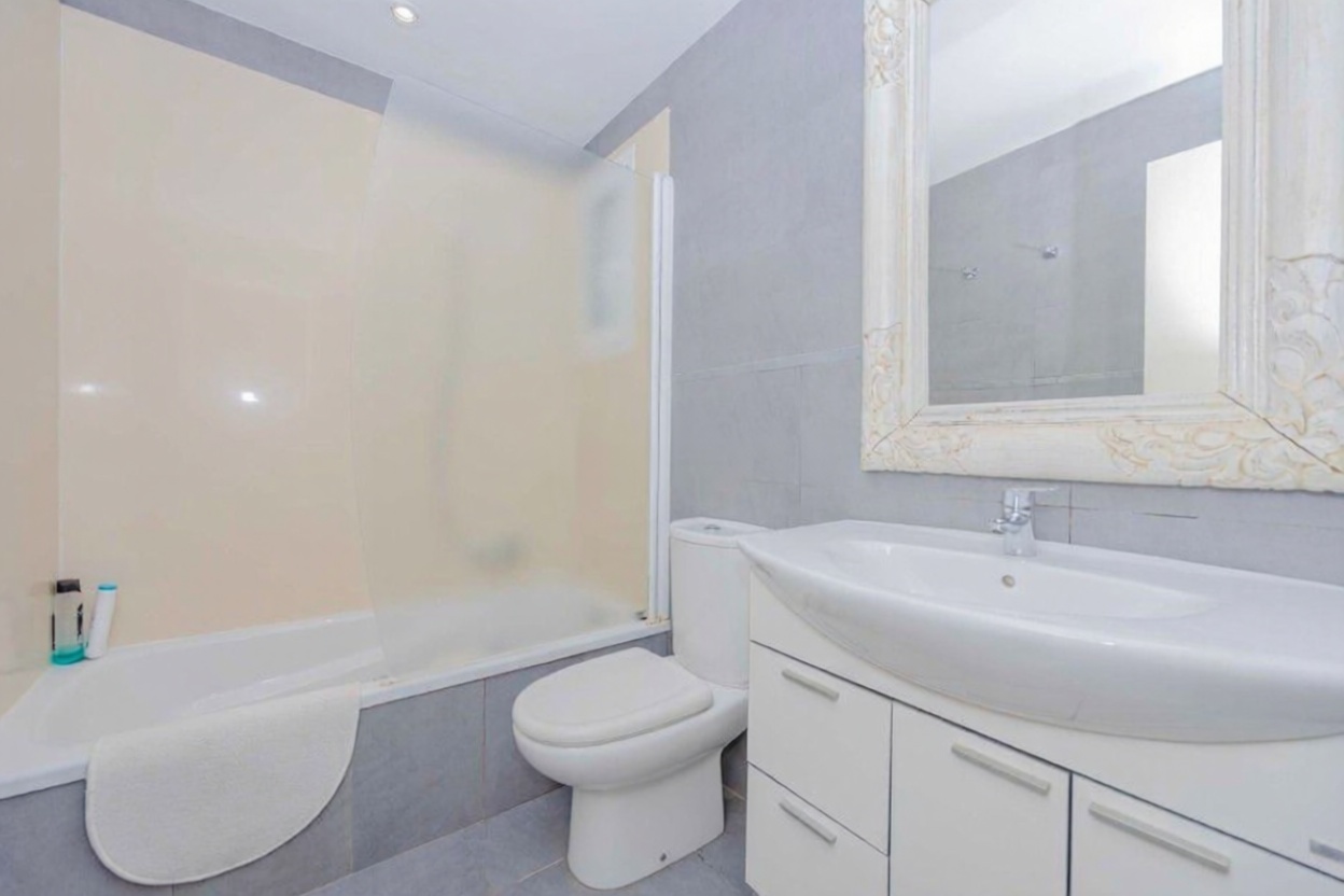 Ático en venta en primera línea de mar en Pollença — Baño