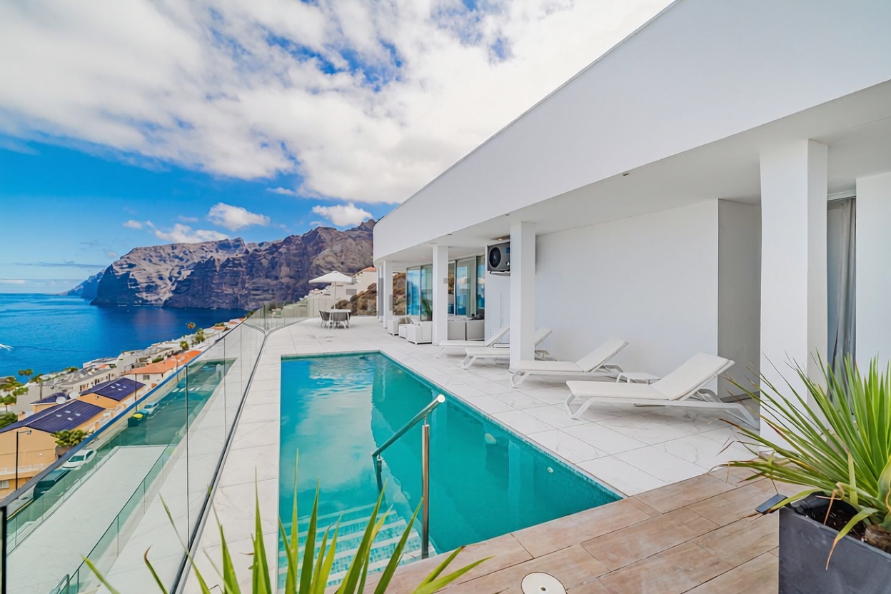 Мансарда на продажу на первой линии моря в Santiago del Teide