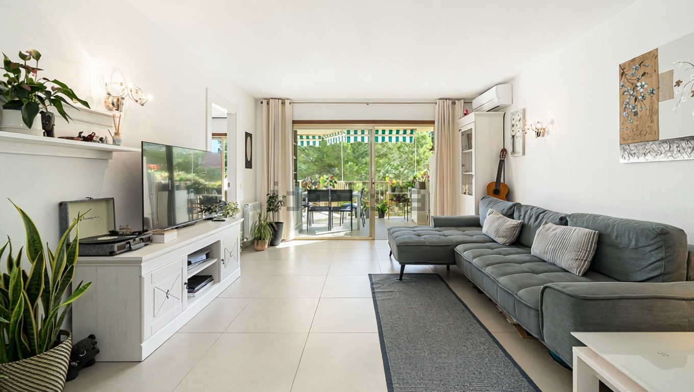 Apartamento à venda pé na areia em Calvià — Sala