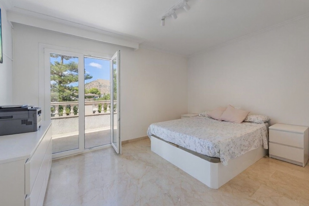 Chalet zum Verkauf mit direktem Strandzugang in Alcúdia — Schlafzimmer