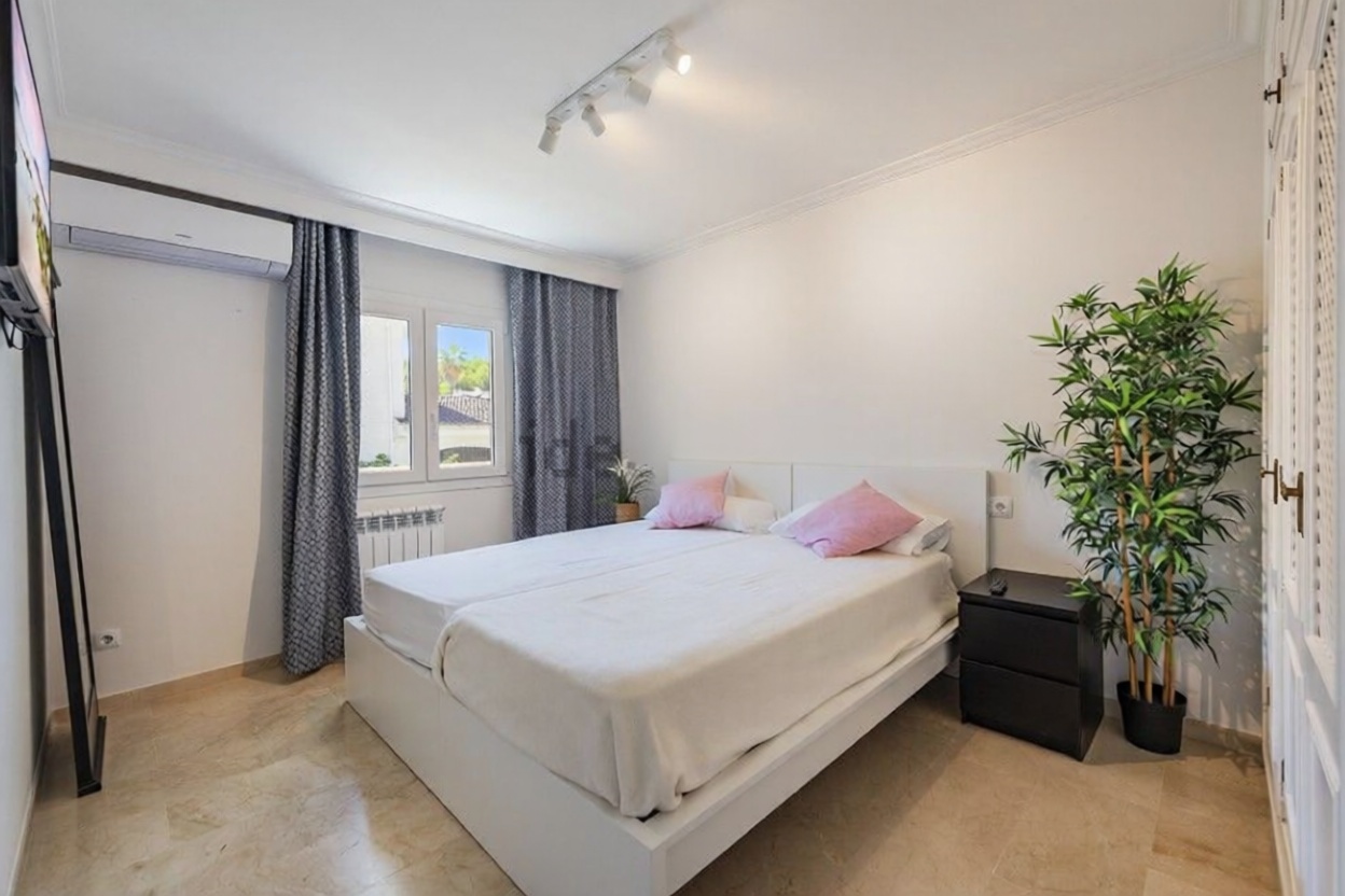 Chalet zum Verkauf mit direktem Strandzugang in Alcúdia — Schlafzimmer