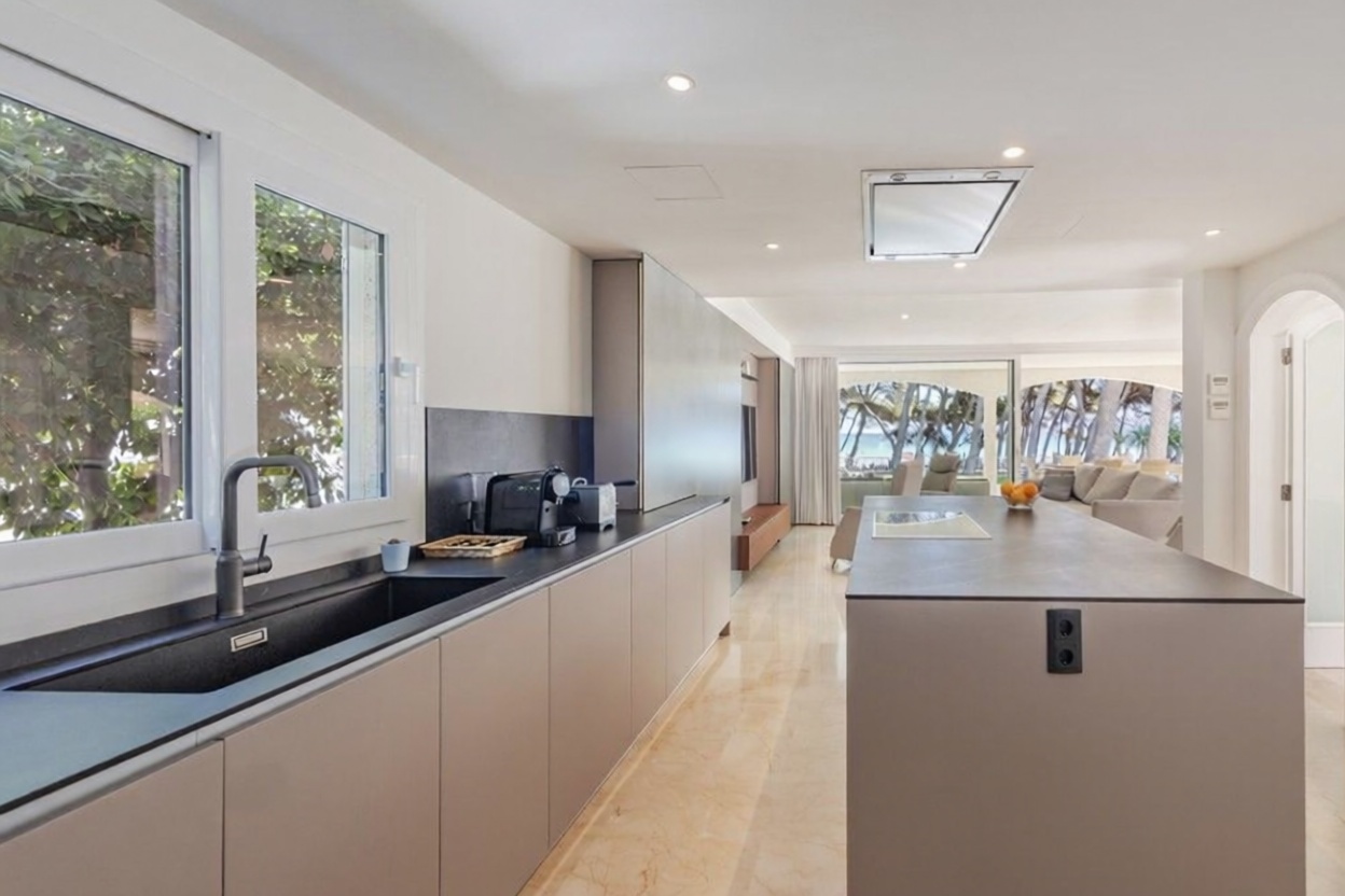 Chalet zum Verkauf mit direktem Strandzugang in Alcúdia — Küche
