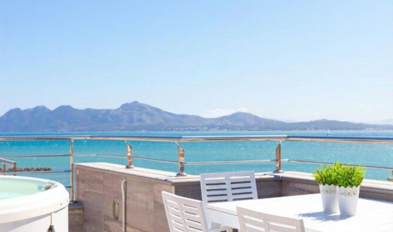 Dúplex en venta en primera línea de playa en Pollença — Terraza mar