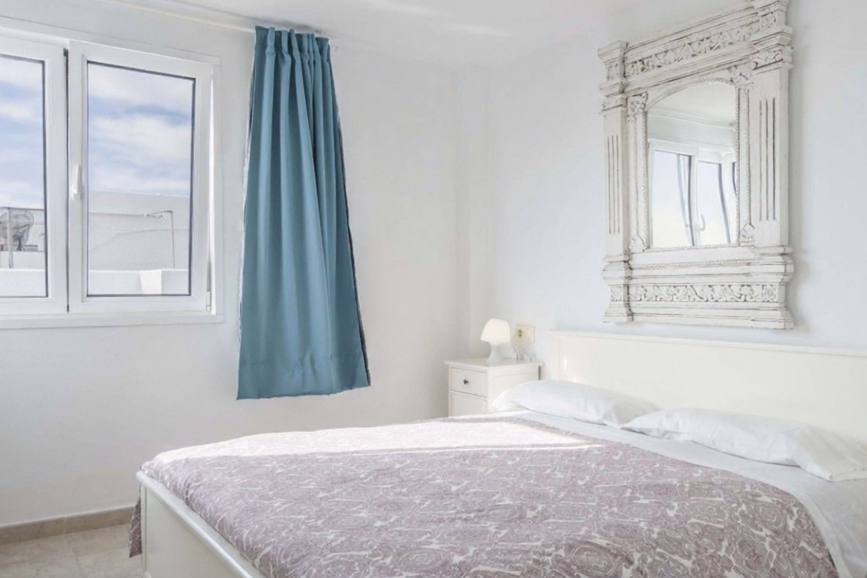 Dúplex en venta en primera línea de playa en Pollença — Dormitorio