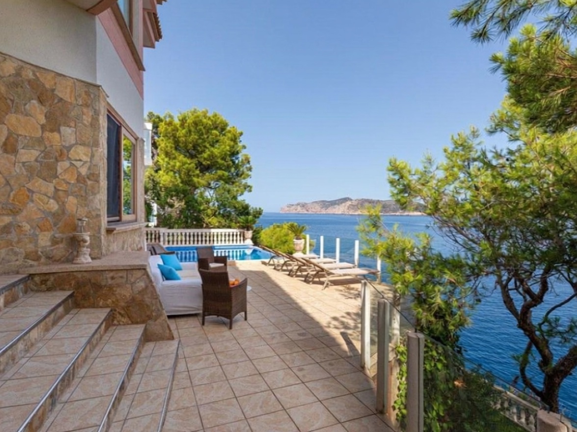 Chalet en venta con acceso directo a la playa en Calvià