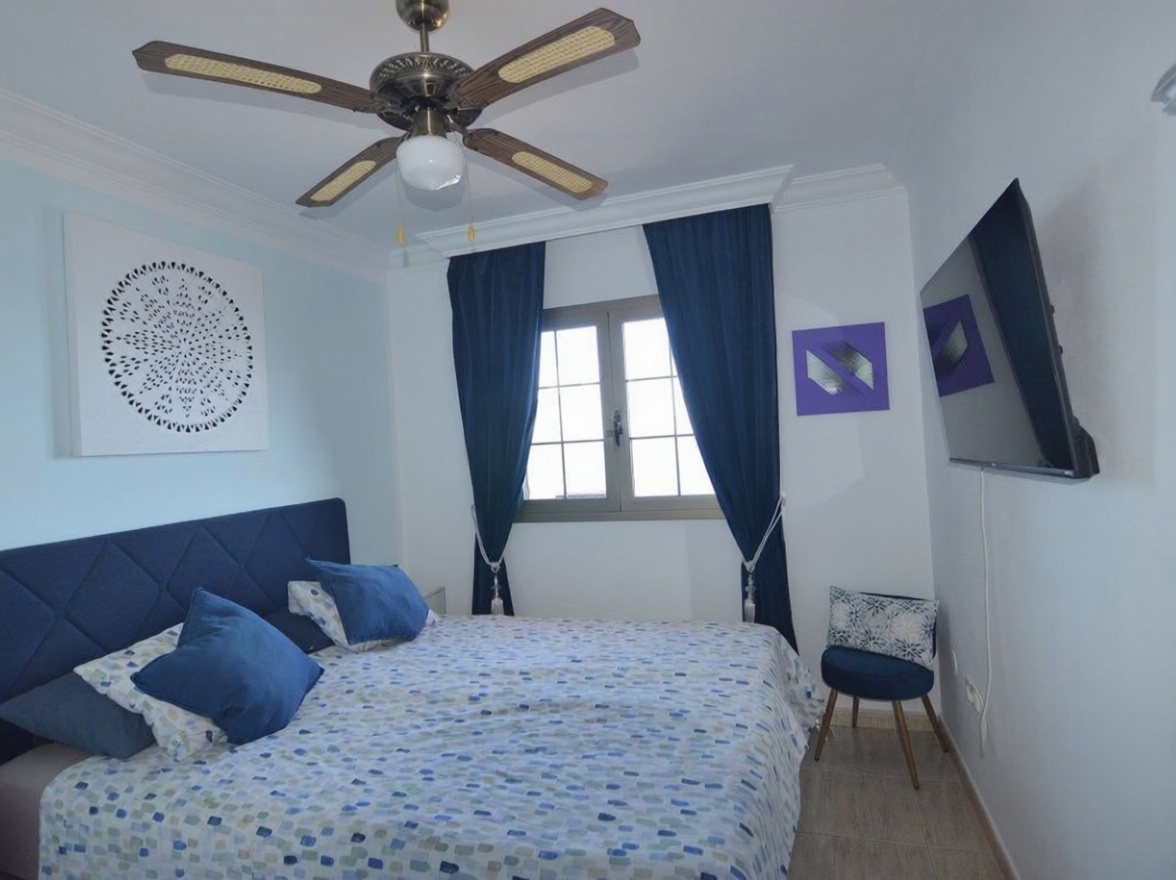 Flat for sale frontline beach in Arico — Bedroom