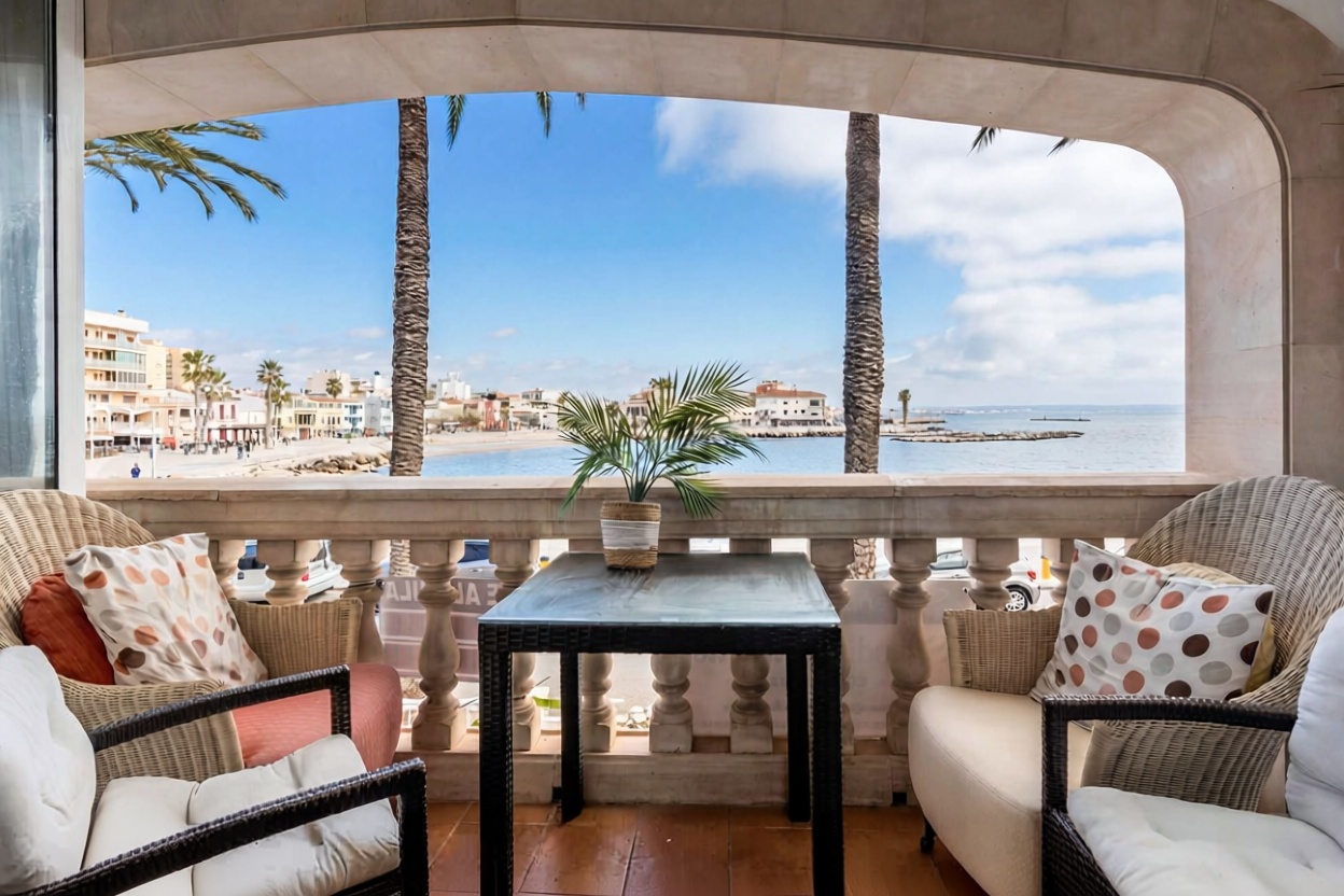 Flat for sale frontline beach in Palma de Mallorca