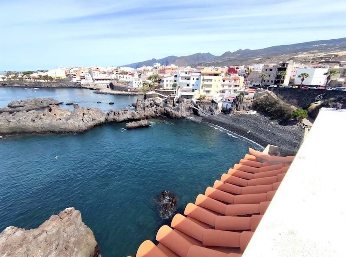 Chalet with direct beach access in Guia de Isora — Sea view