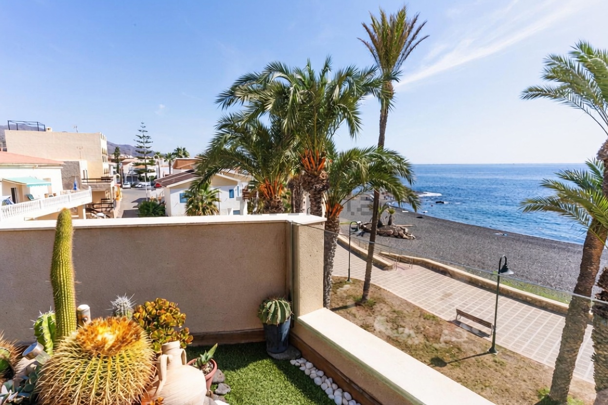 Villa avec accès direct à la plage à Cuevas del Almanzora — Vue mer