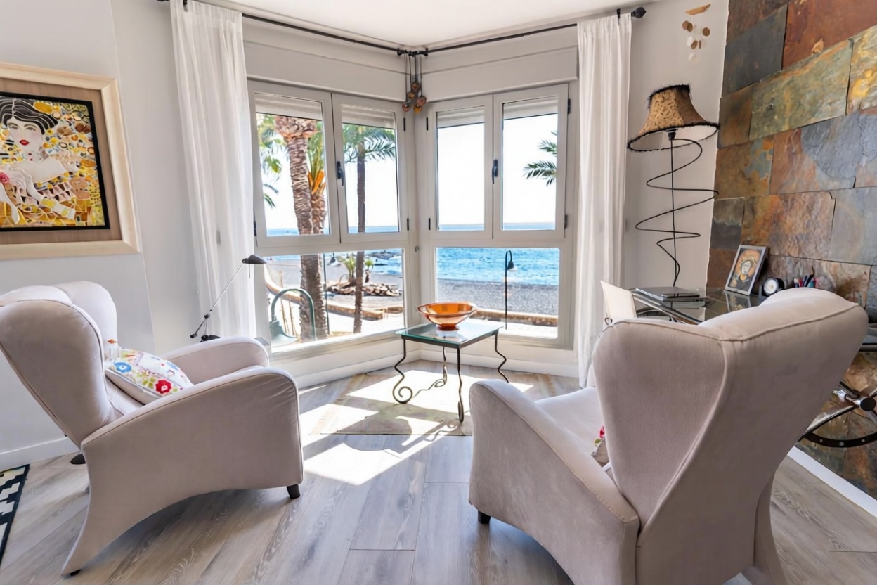 Villa avec accès direct à la plage à Cuevas del Almanzora — Séjour