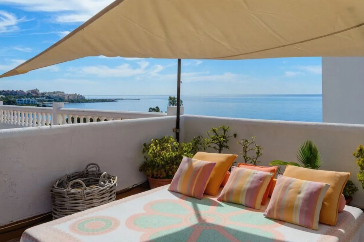 Piso en venta en primera línea de playa en Estepona — Terraza mar
