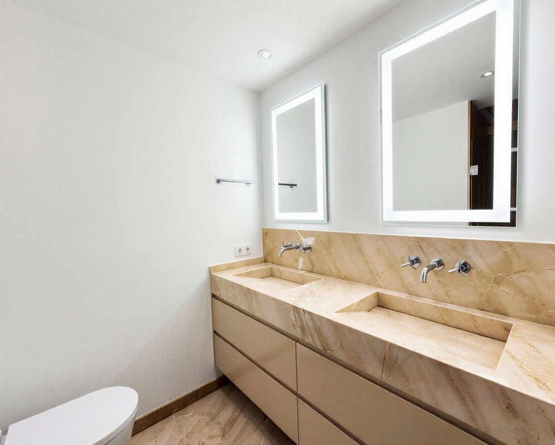 Piso en venta en primera línea de playa en Palma de Mallorca — Baño