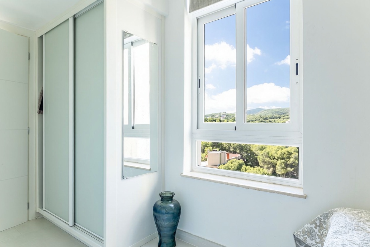 Flat for sale frontline beach in Calvià — Bedroom