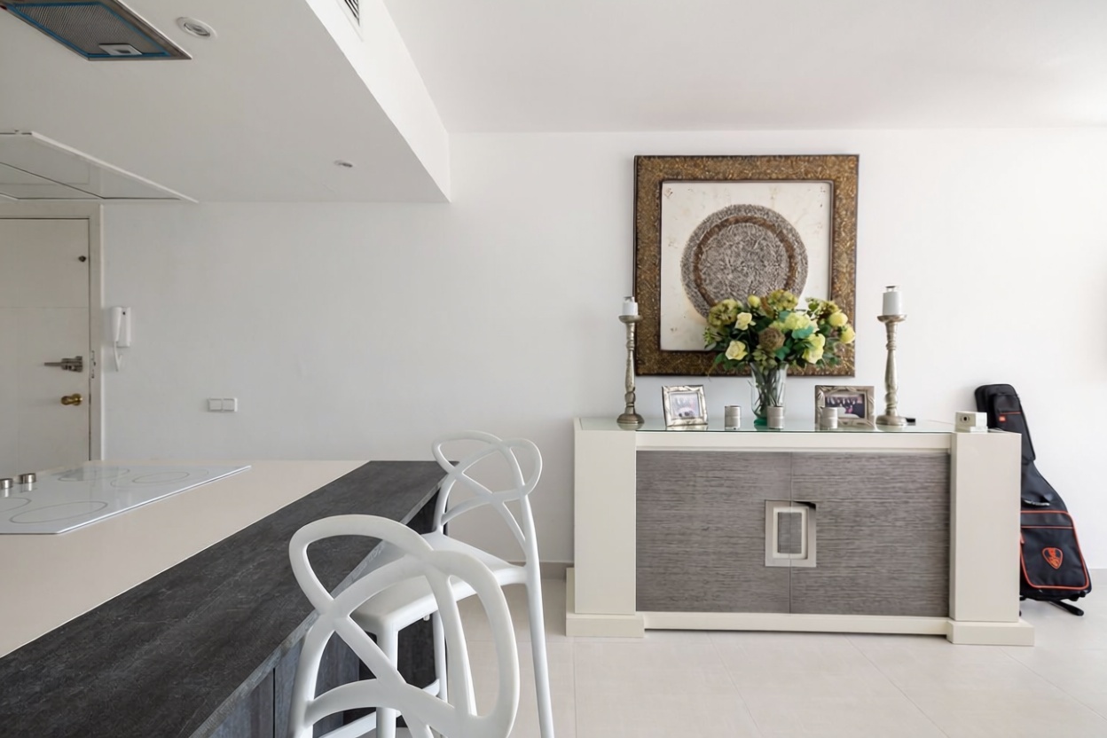 Flat for sale frontline beach in Calvià — Kitchen