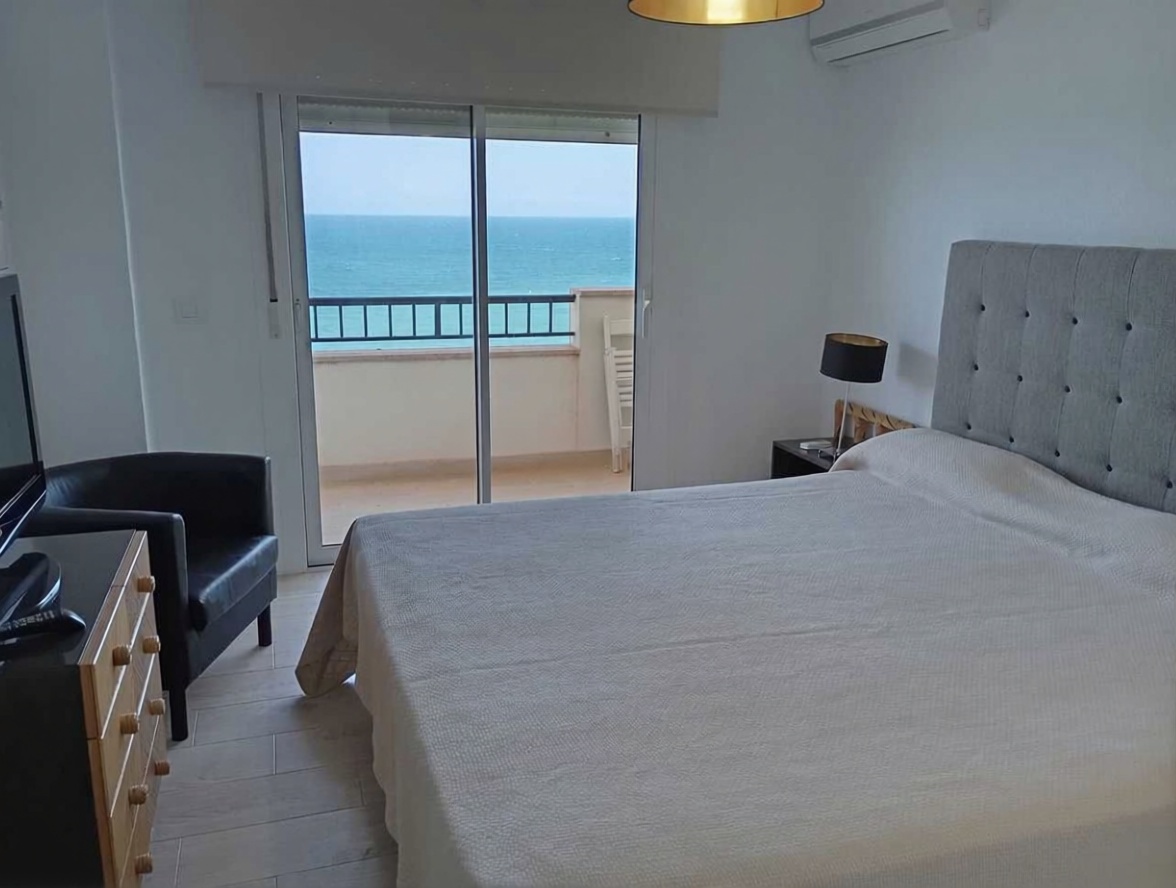 Wohnung zum Verkauf in direkter Strandlage in Pilar de la Horadada — Bad