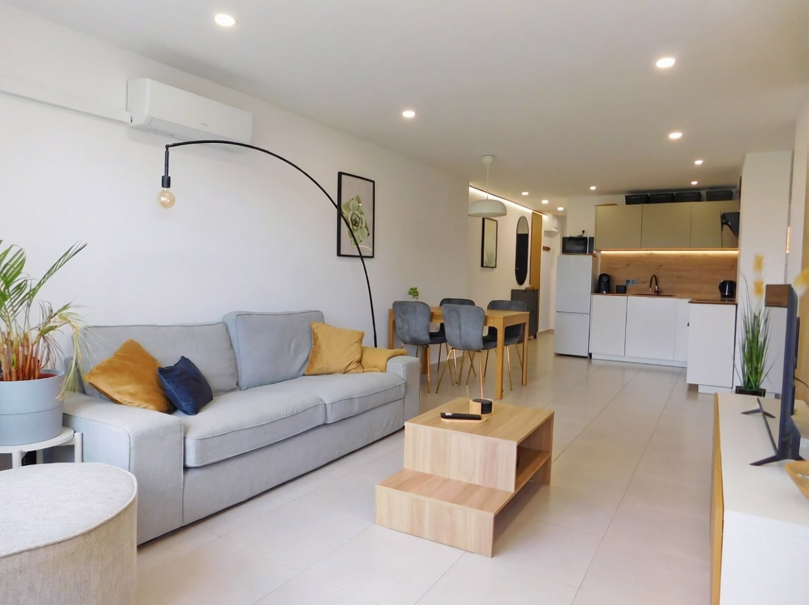 Wohnung zum Verkauf in direkter Strandlage in Torrevieja — Wohnzimmer
