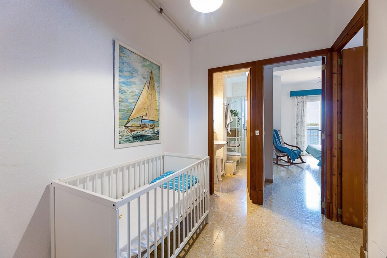 Chalet for sale with direct beach access in Santanyí — Bedroom