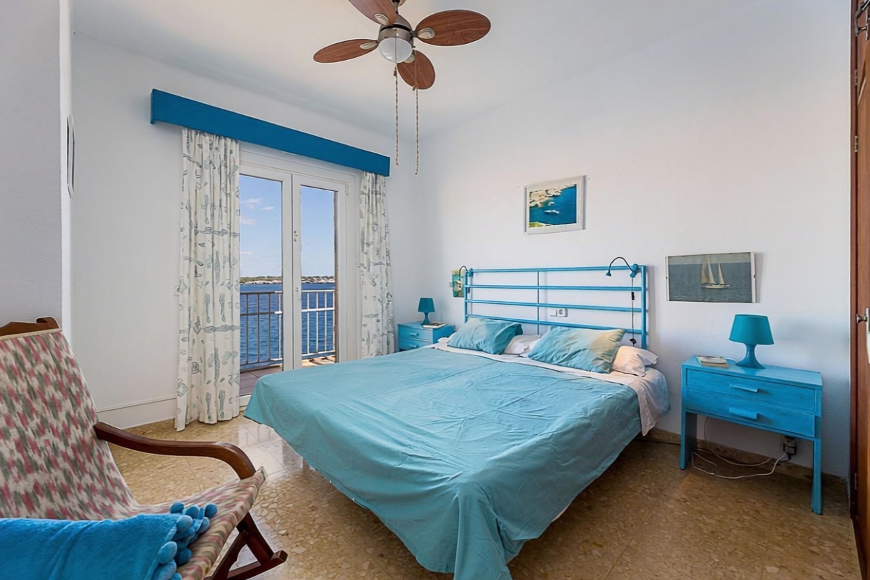 Chalet for sale with direct beach access in Santanyí — Bathroom
