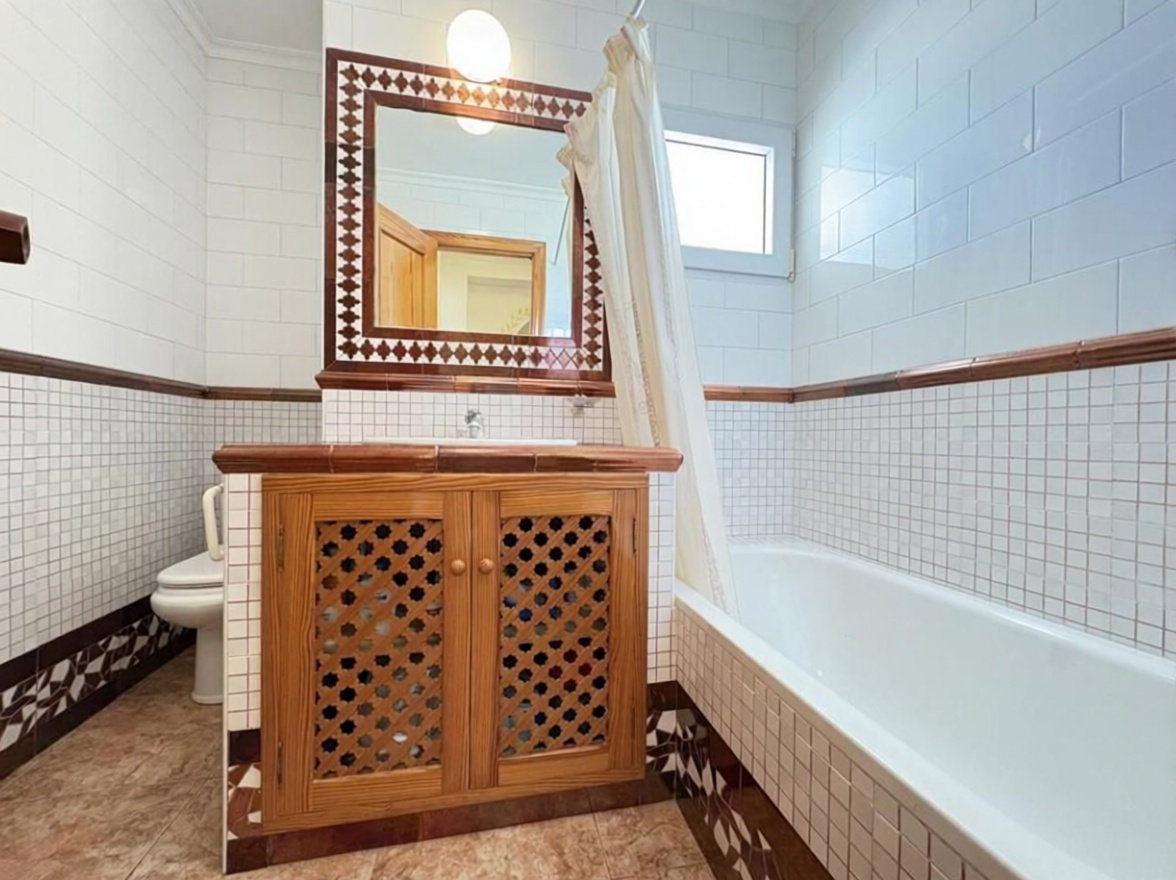 Chalet com acesso direto à praia em La Manga del Mar Menor — Casa banho