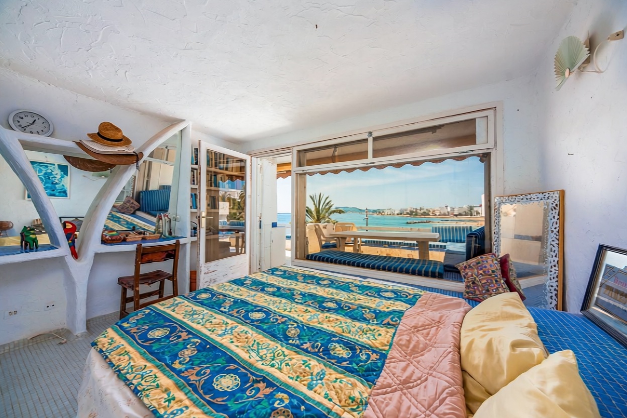 Beachfront flat in Eivissa — Bedroom