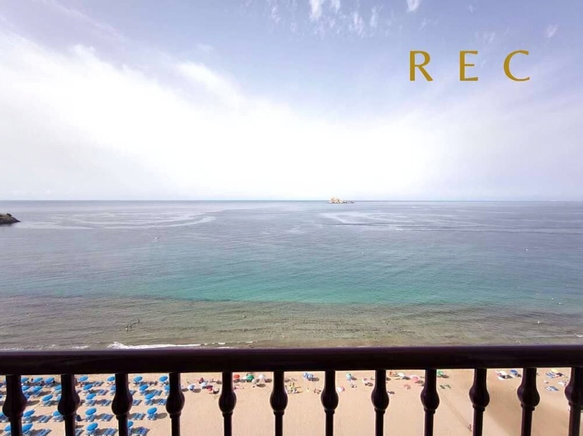 Studio zum Verkauf in direkter Strandlage in Benidorm — Meerblick