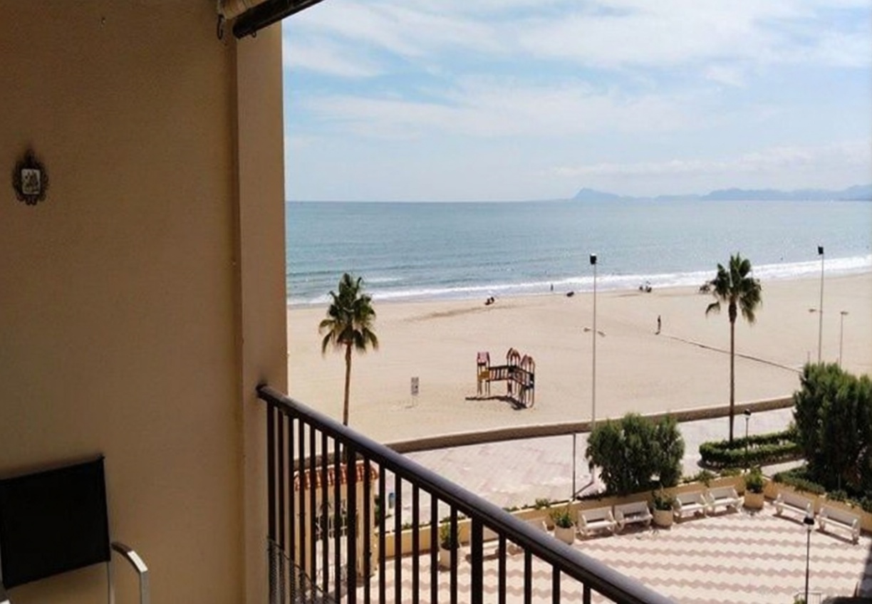 Flat for sale frontline beach in Sant Antoni de Portmany