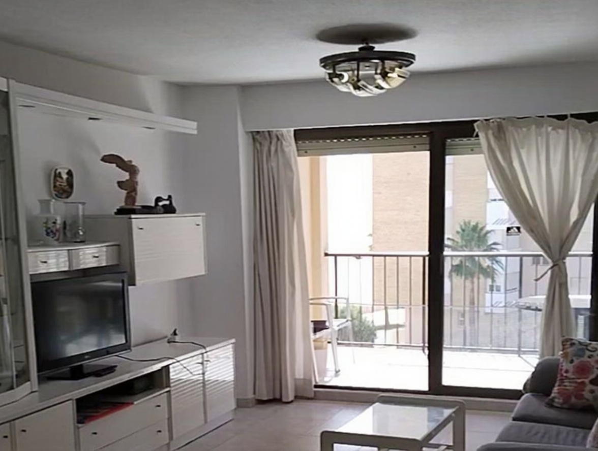 Piso en venta en primera línea de playa en Sant Antoni de Portmany — Salón