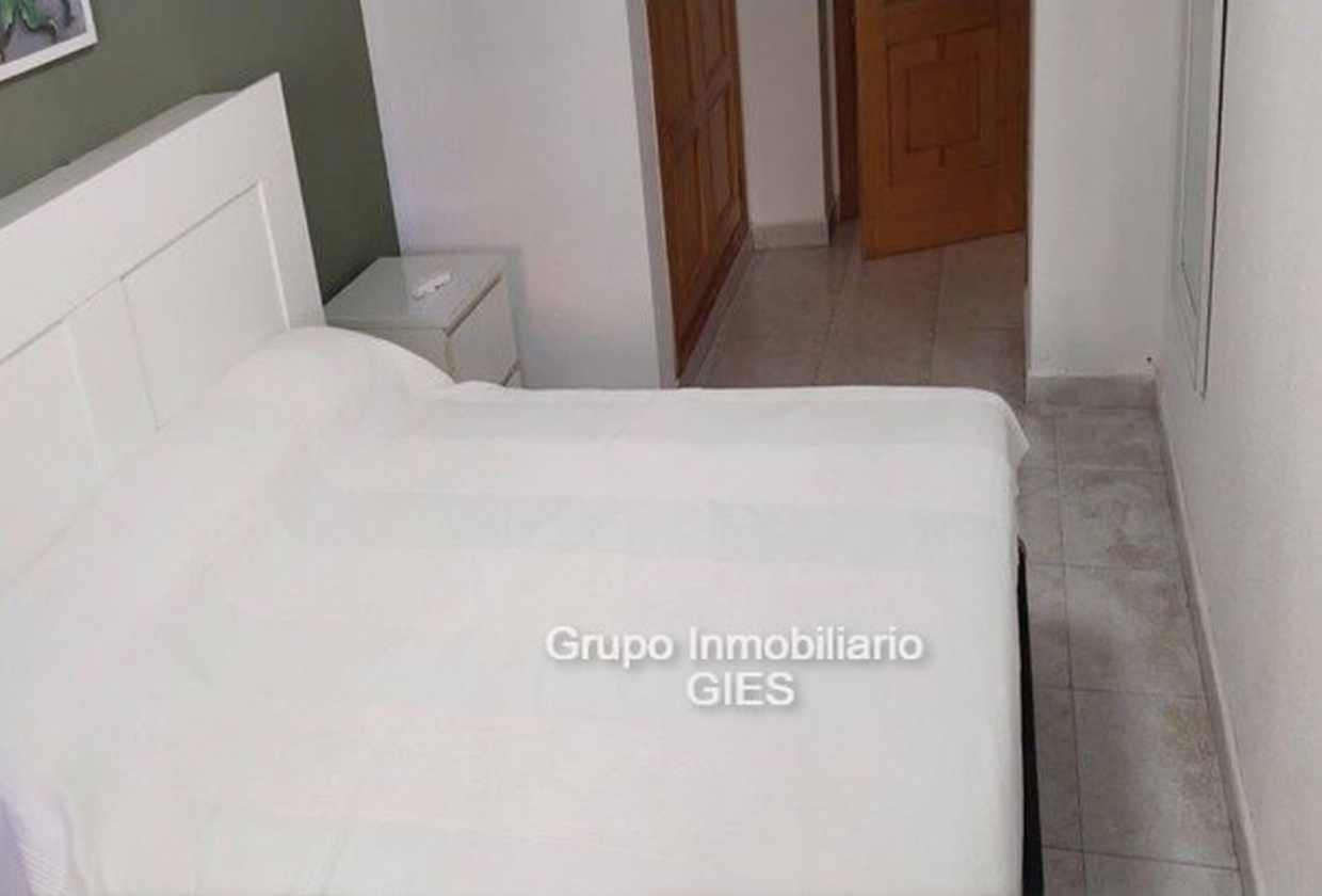 Piso en venta en primera línea de playa en Sant Antoni de Portmany — Dormitorio