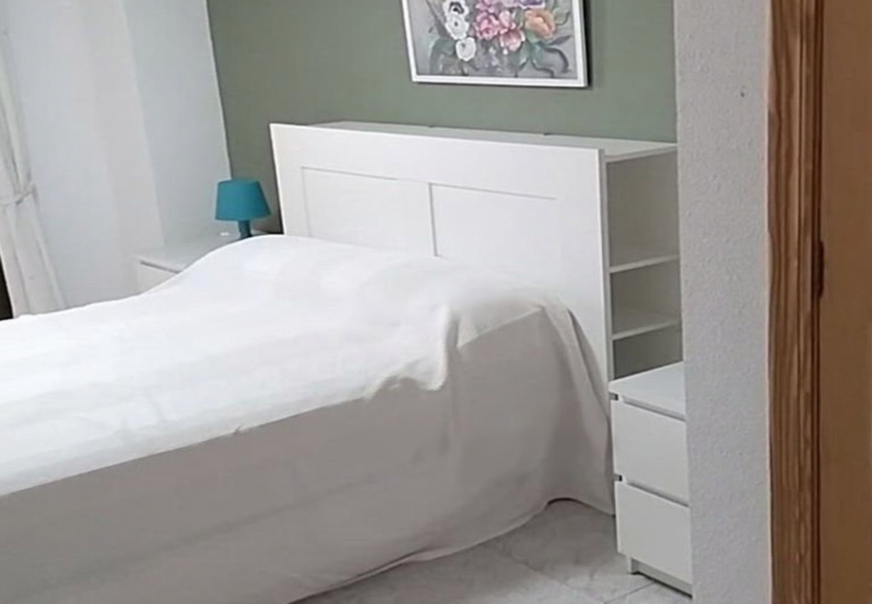 Piso en venta en primera línea de playa en Sant Antoni de Portmany — Dormitorio