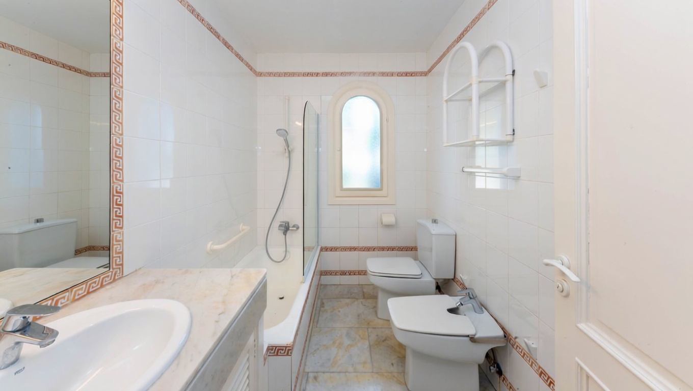 Chalet for sale with direct beach access in Santanyí — Bedroom