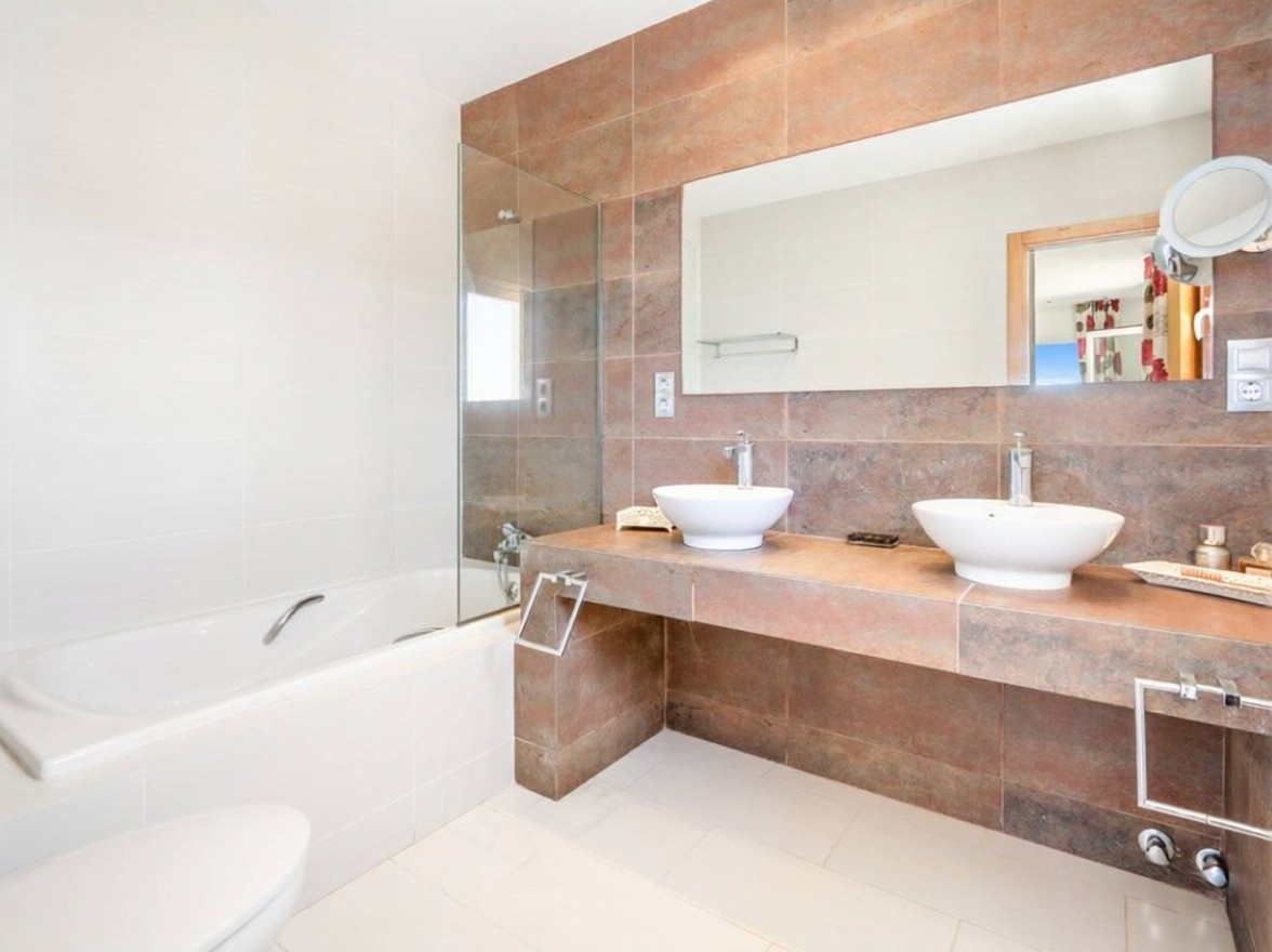Chalet zum Verkauf mit direktem Strandzugang in Mallorca, Balears (Illes) — Bad