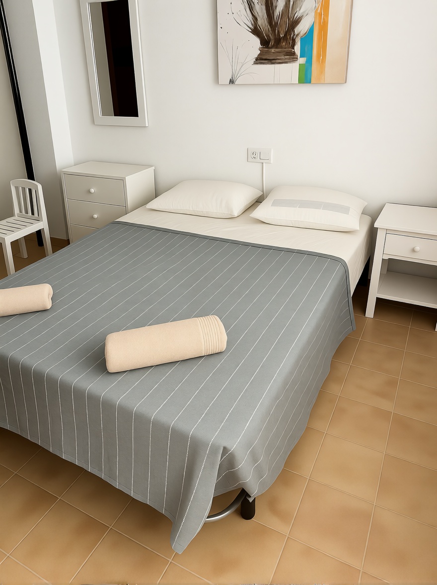 Piso en venta en primera línea de playa en Calvià — Dormitorio