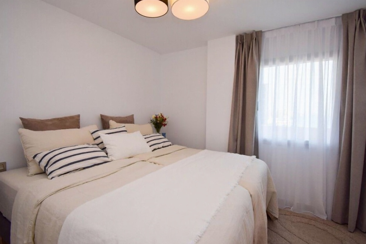 Attic for sale seafront in Fuengirola — Bedroom