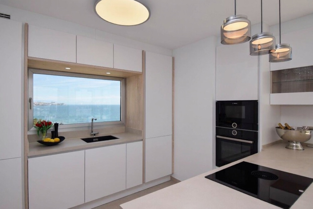 Attic for sale seafront in Fuengirola — Kitchen